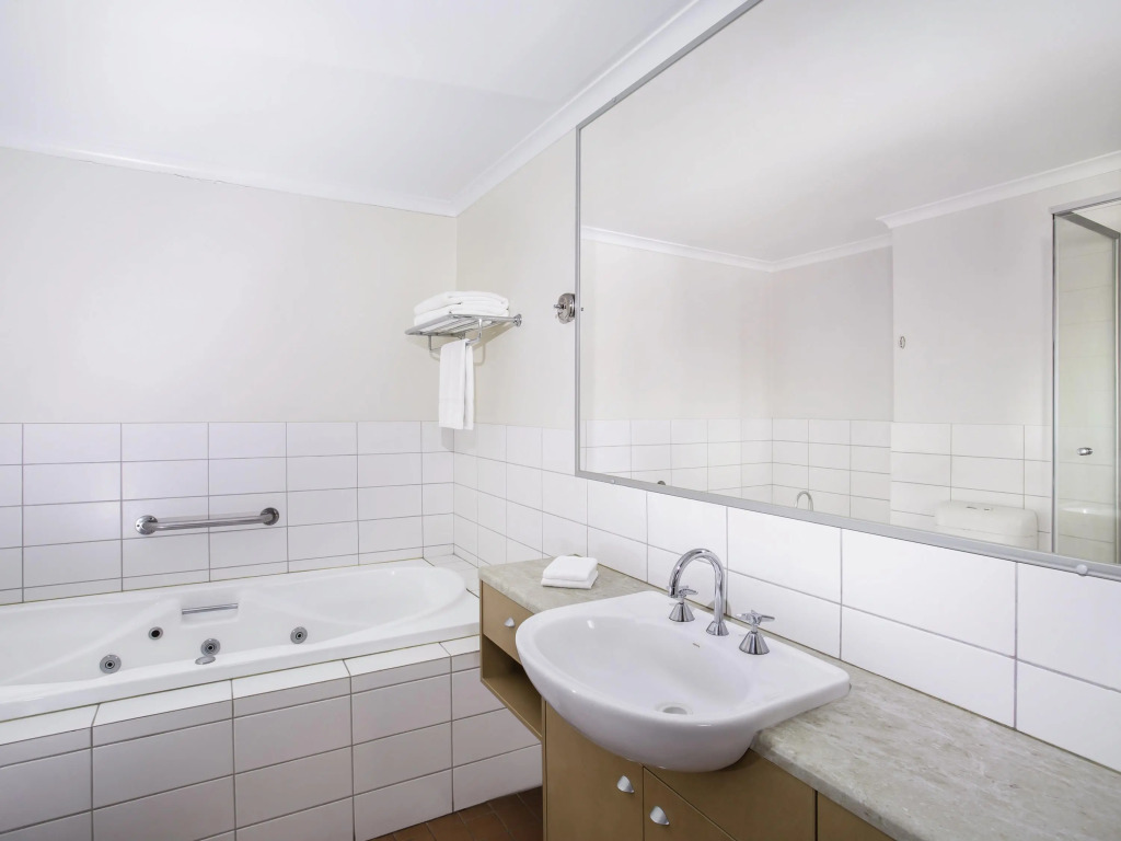 Mantra Geraldton