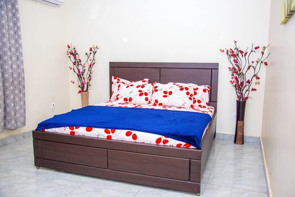 Earls Court Spintex Apartment