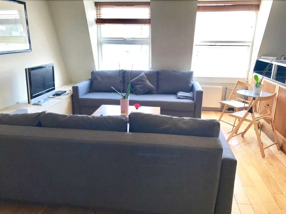 Beautiful & Bright Apartment Next To Museums