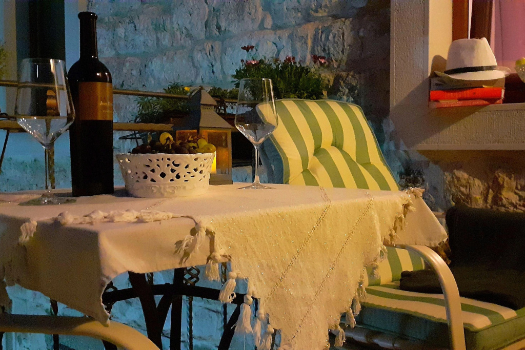 Apartment Ana On Island Hvar