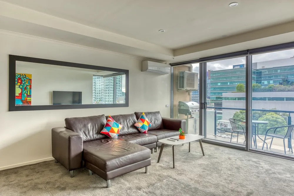 South Melbourne 2 Bed Parking