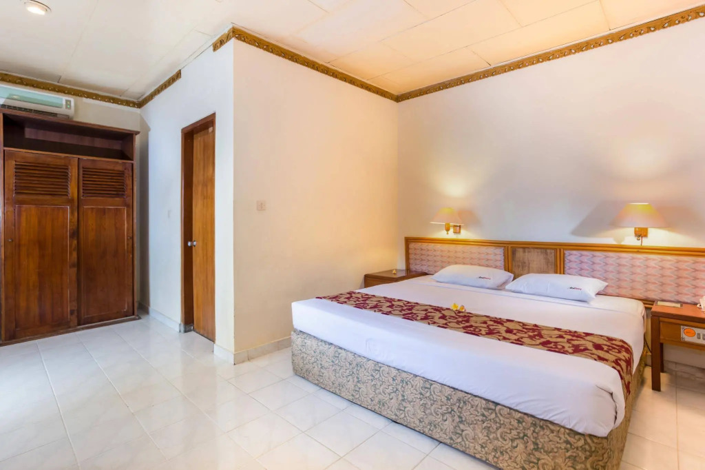 RedDoorz near Seminyak Beach