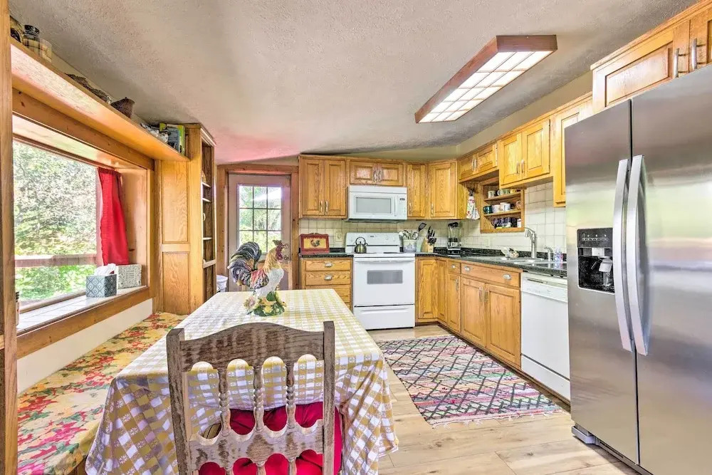 Rustic-Yet-Cozy Cabin w/ Patio, 12 Mi to Asheville