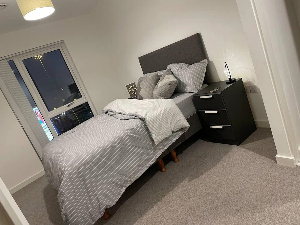 Modern 1-bed Apt, Sleeps 2 in Birmingham