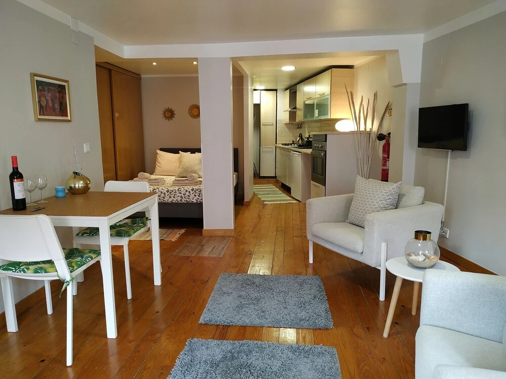 Studio for two next to Alfama and flea market