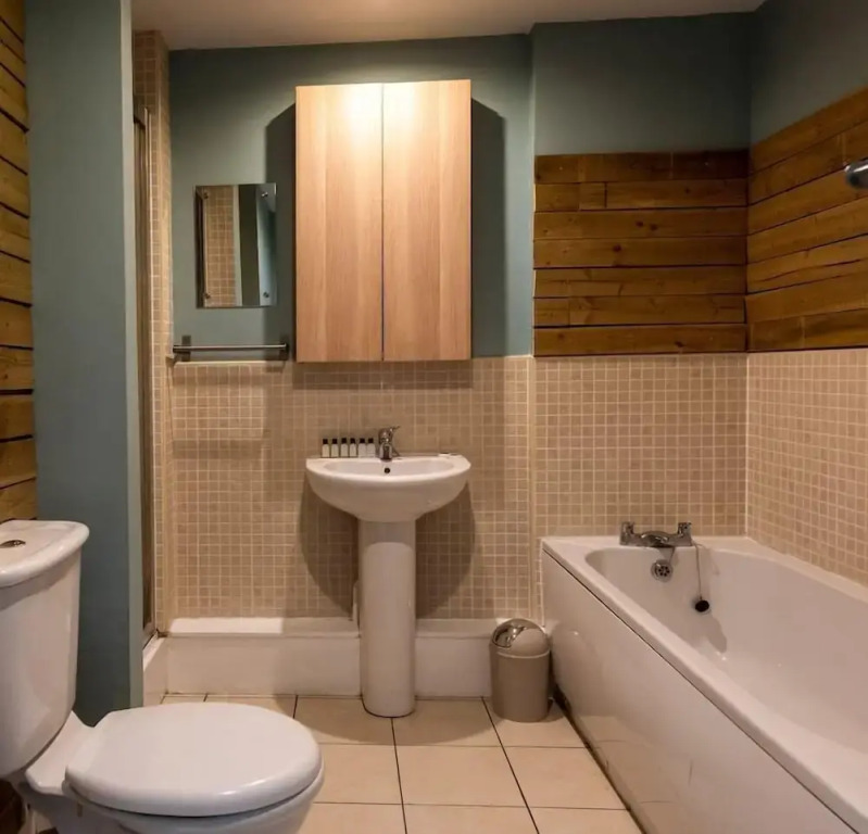 Trendy 2BR Sleeps 5, Close to Media City, University of Salford & City Centre
