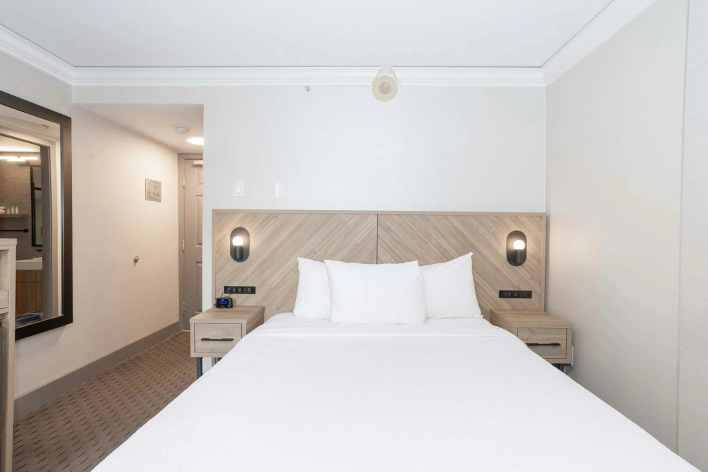 Sandman Signature Vancouver Downtown Hotel
