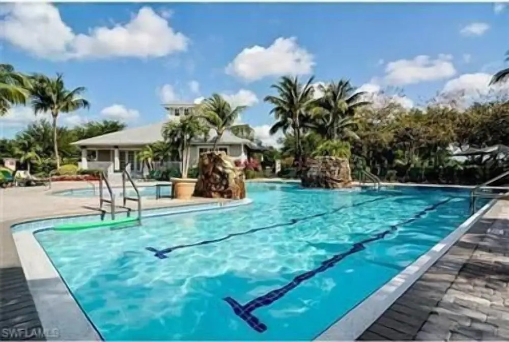 Bologna - Luxury 2-BR Condo with Lake & Golf Views at Green Links, Lely Resort. Access to Pool, Hot Tub, Tennis Courts, and Golf Courses. Near Naples Beaches & Downtown