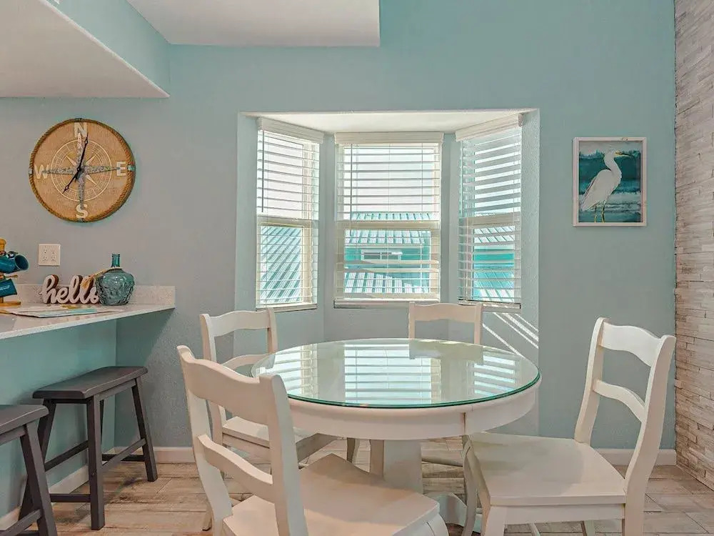 Kontiki Bayfront by Miss Kitty’s