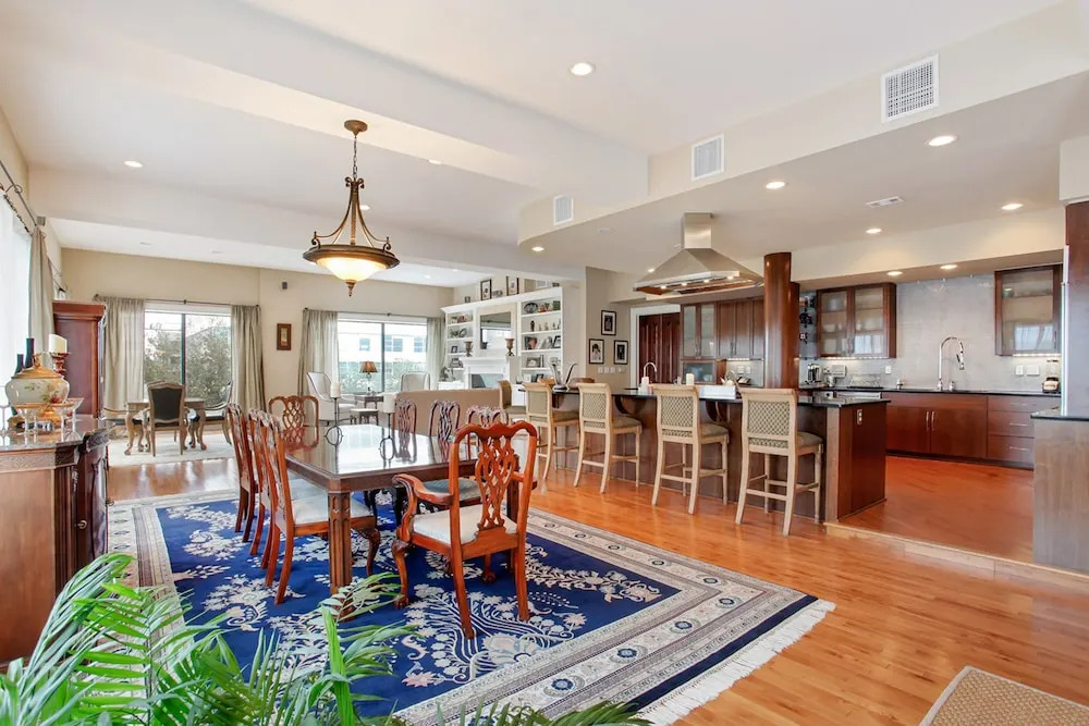 300 Drayton Condo 4 Bedrooms 3.5 Bathrooms Condo