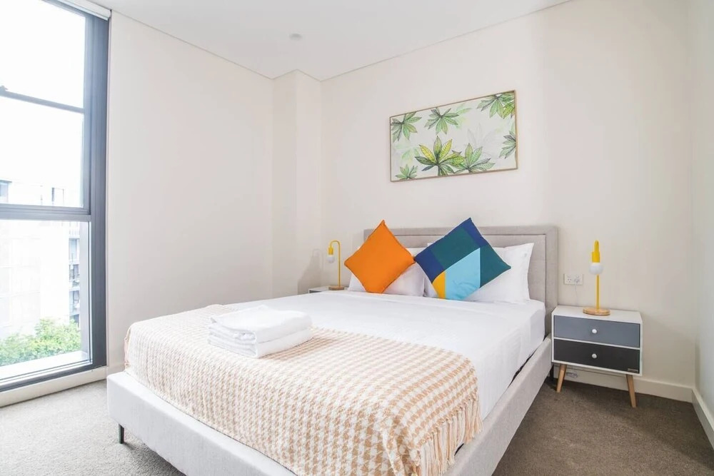 Bright & Modern! 2bed 2bath APT With Parking