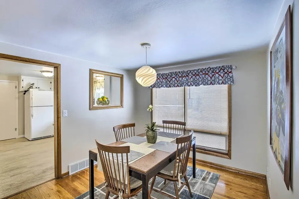 Green Bay Home: 3 Blocks to Lambeau Field!