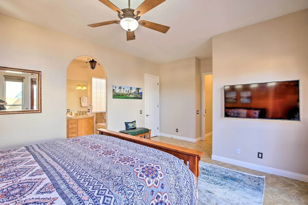 222396 3BR Escape w/ Fire Pit: 1 Mi to Old Town