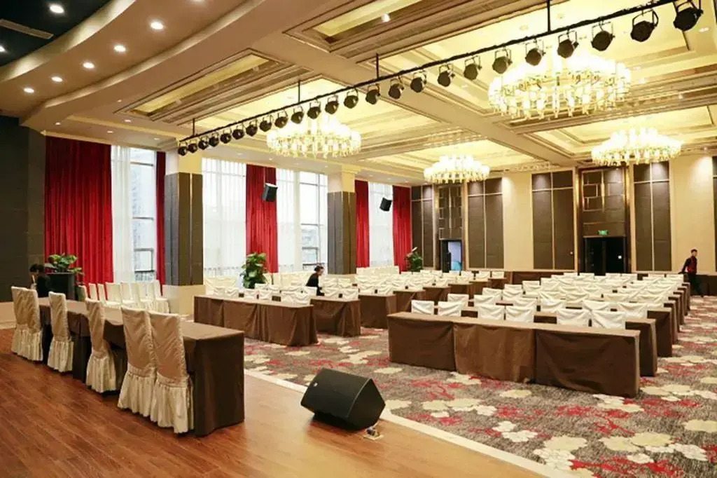 Rezen Kingtown Hotel (Chongqing Ranjiaba)