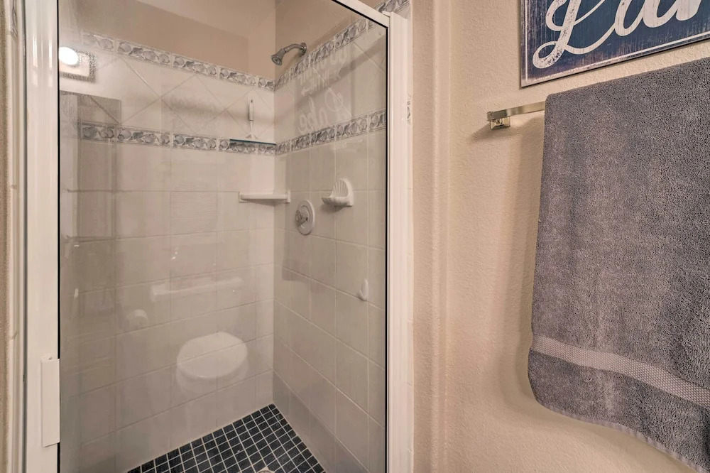 Walk to Beach: Lake Havasu Condo w/ Pool Access