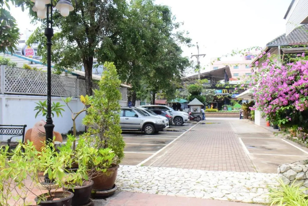 Puangpen Villa Hotel