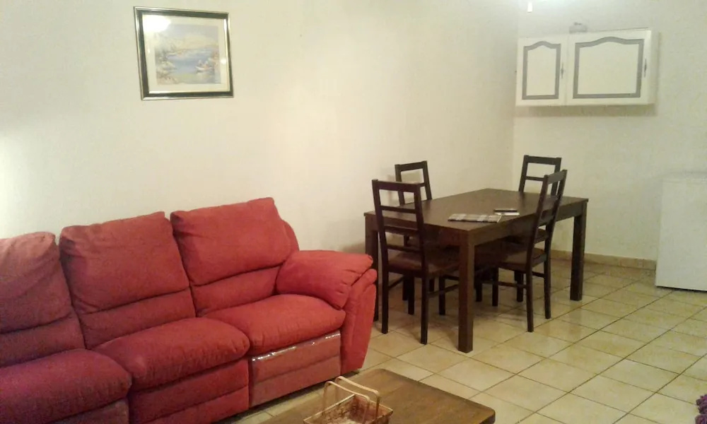 House With 2 Bedrooms in Mèze, With Wonderful City View and Balcony -
