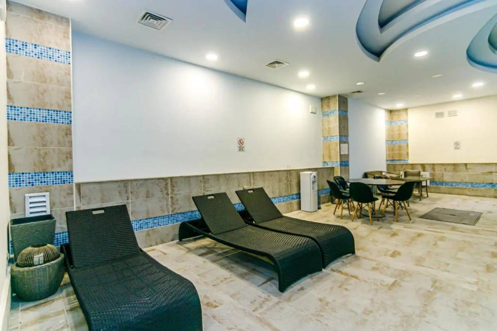 Apartment near Four Seasons
