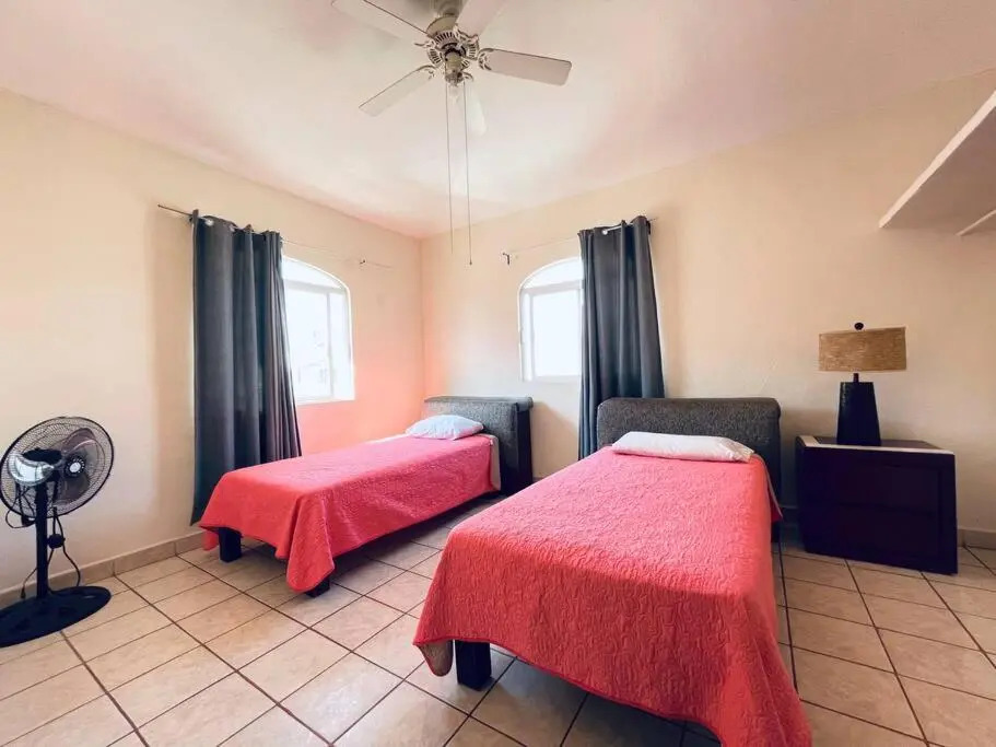Casa grande con 4 habitaciones! Cerca del mar.