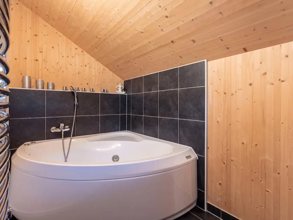 Luxury Retreat With Relaxing Bubble Bath