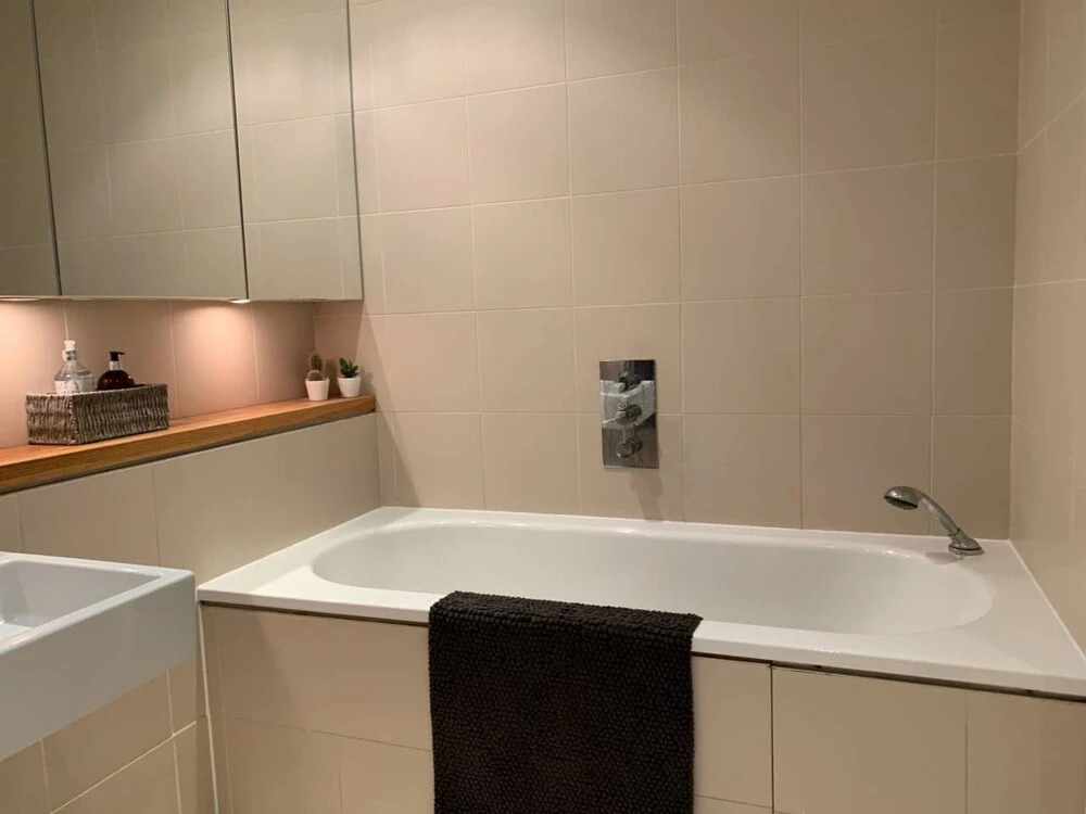 Lovely 2 Bedroom Apartment With Stunning Kitchen on to Garden