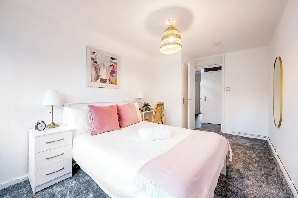 Nice 2-bed flat near earls court