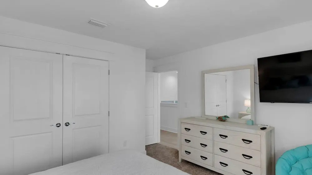 Minutes to Beach & Largest Public Beach Access, Modern New Build in Inlet