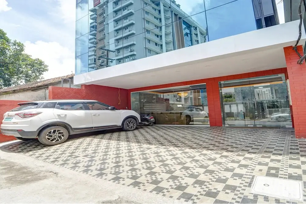 Fabhotel Q One Plaza