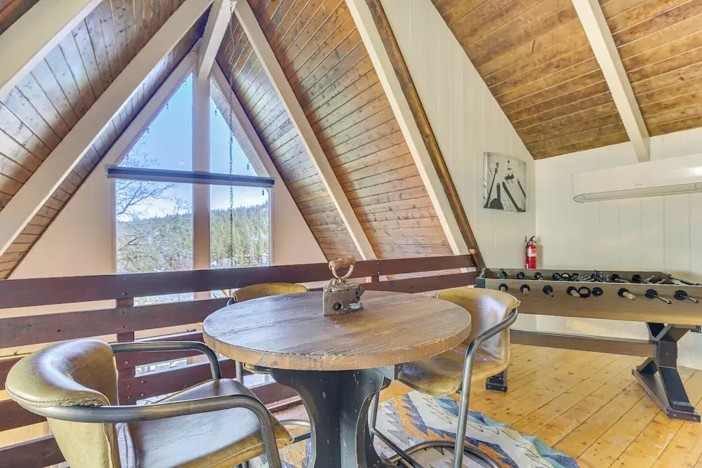 Family-friendly Lake Arrowhead Cabin w/ Game Room!
