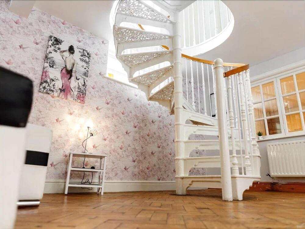 Liverpool Centre Sleeps 16 Stunning