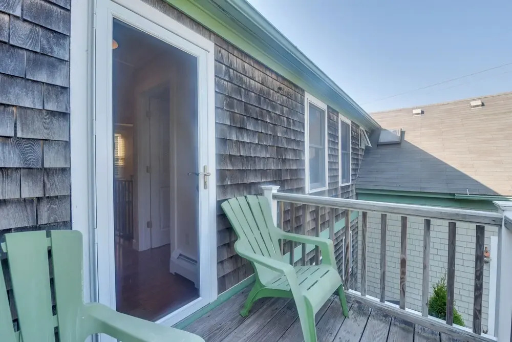 Shop, Dine, Explore Commercial St! Coastal Retreat