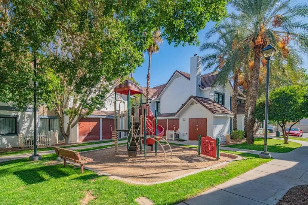 Metro PHX Upstairs 2bd sleeps 6 heated pool PETS ALLOWED