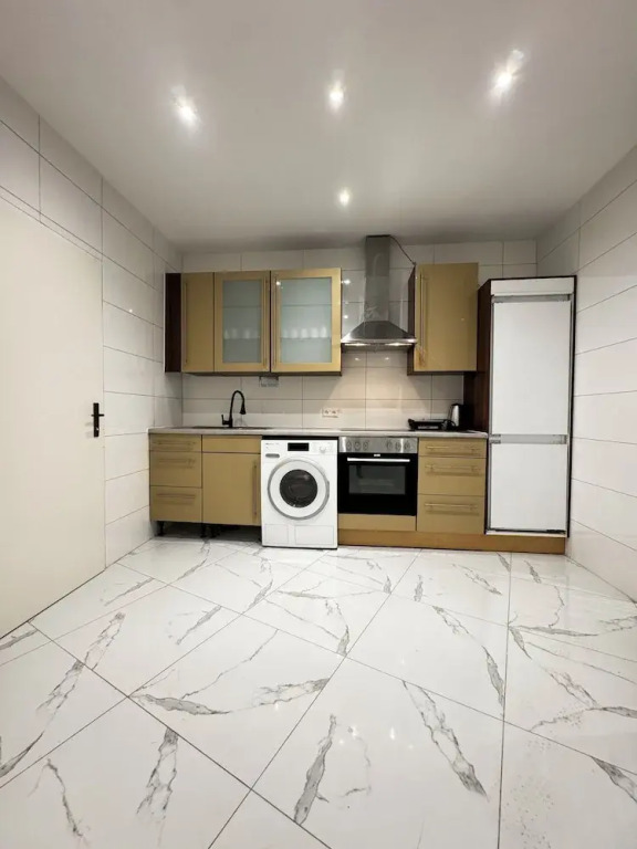 Bright Private Rooms in 4BR Apartment Near Kaufpark Alterlaa