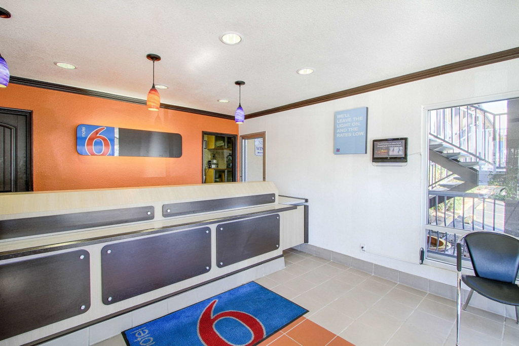 Motel 6 San Diego, CA Airport Harbor