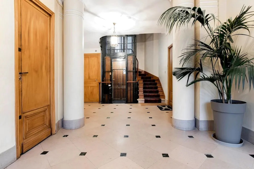 Bright Champerret Apartment Fits 4 in Paris 17th!
