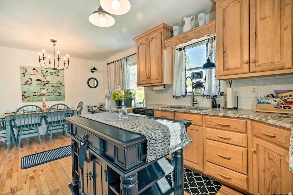 Berkeley Springs Vacation Home w/ Fire Pit