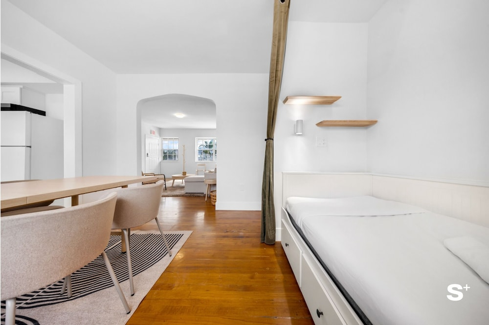 Spacious 1BD Beachside Apt -Free Parking