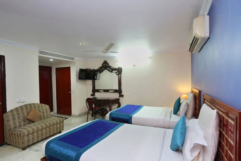 OYO 4452 Hotel Pigeon International