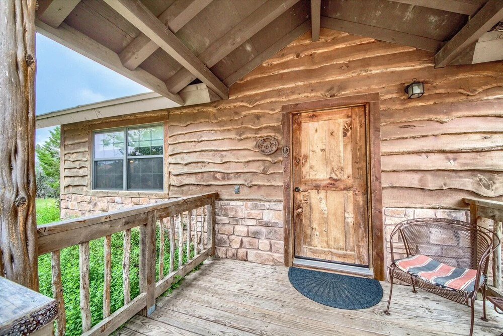 Cedar Bliss Studio Bedroom Cabin by Redawning