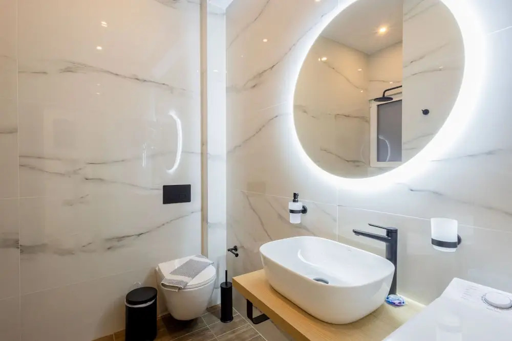 Modern 2-bedroom Gem Close to Metro
