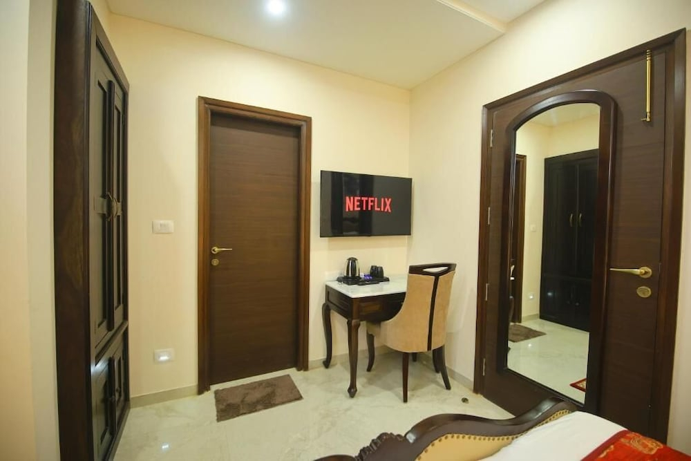 Palm Residences and Suites