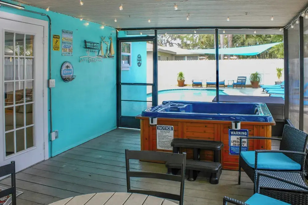 Largo Family Oasis: Private Pool & Hot Tub!