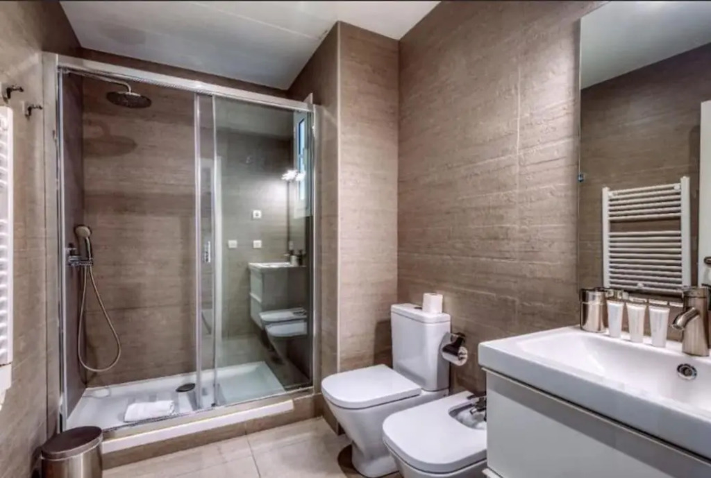 Perfectly located 4bed 4bath apartment in Barcelona 2 2