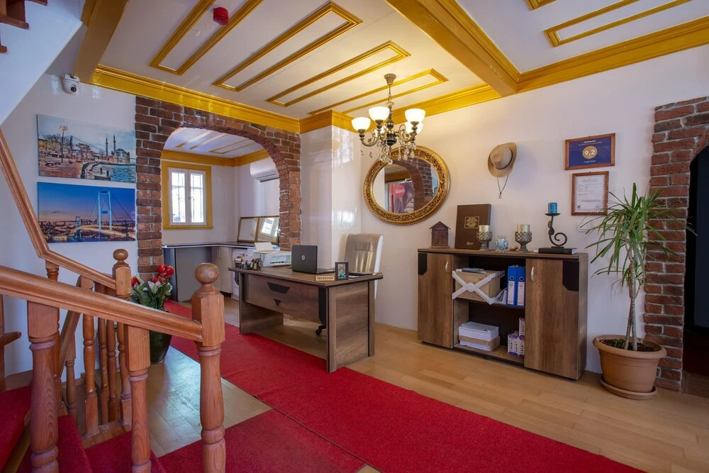 April Mansion