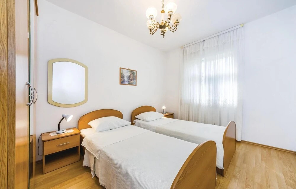 Nice Home in Sukosan With Wifi and 6 Bedrooms