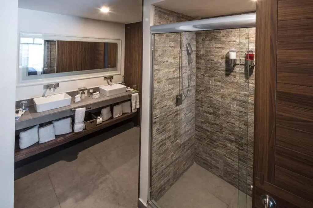 Suites Batia