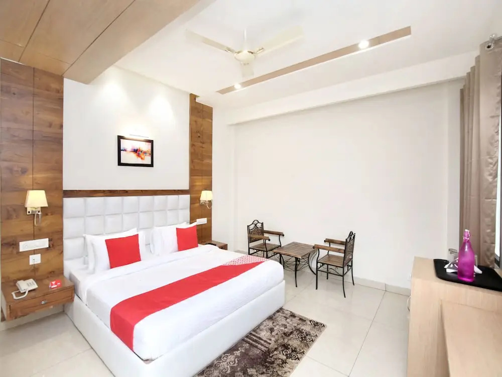 OYO 13678 Hotel Celebrations