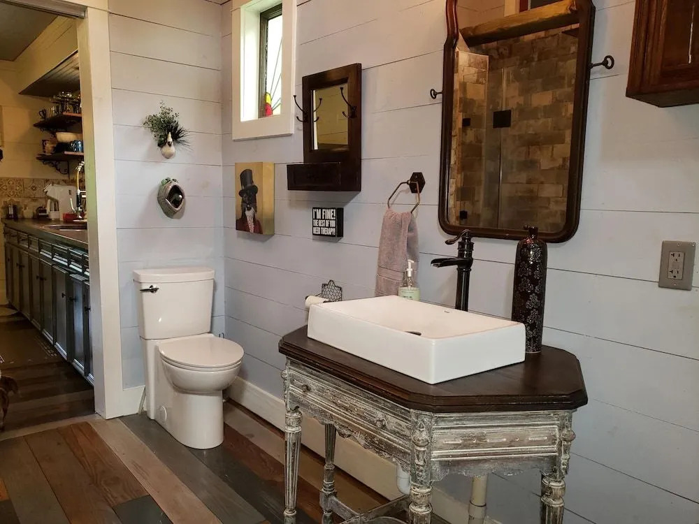 Cedar Oaks Inn LLC