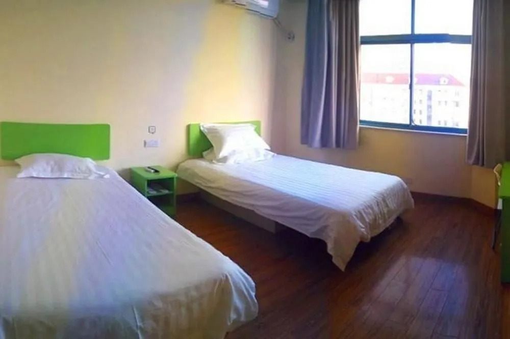 Hanting Hotel Shanghai Babaiban Pudian Road Subway Station