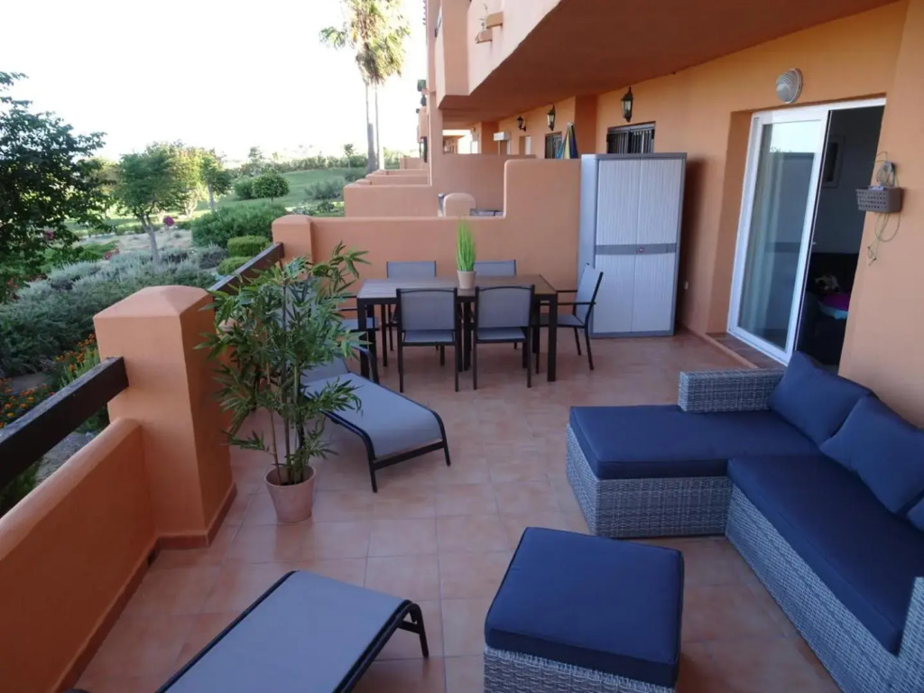 CASARES appart 2 ch dans parc tropical avec vue sur mer, montagne et piscine
